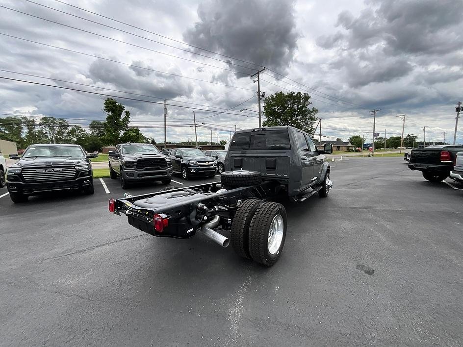 New 2026 Ceramic Gray Clear-Coat Exterior Paint RAM Laramie image 5