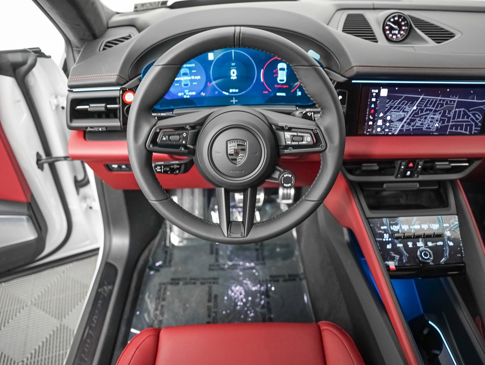 2025 Porsche Macan Turbo Electric - Photo 15