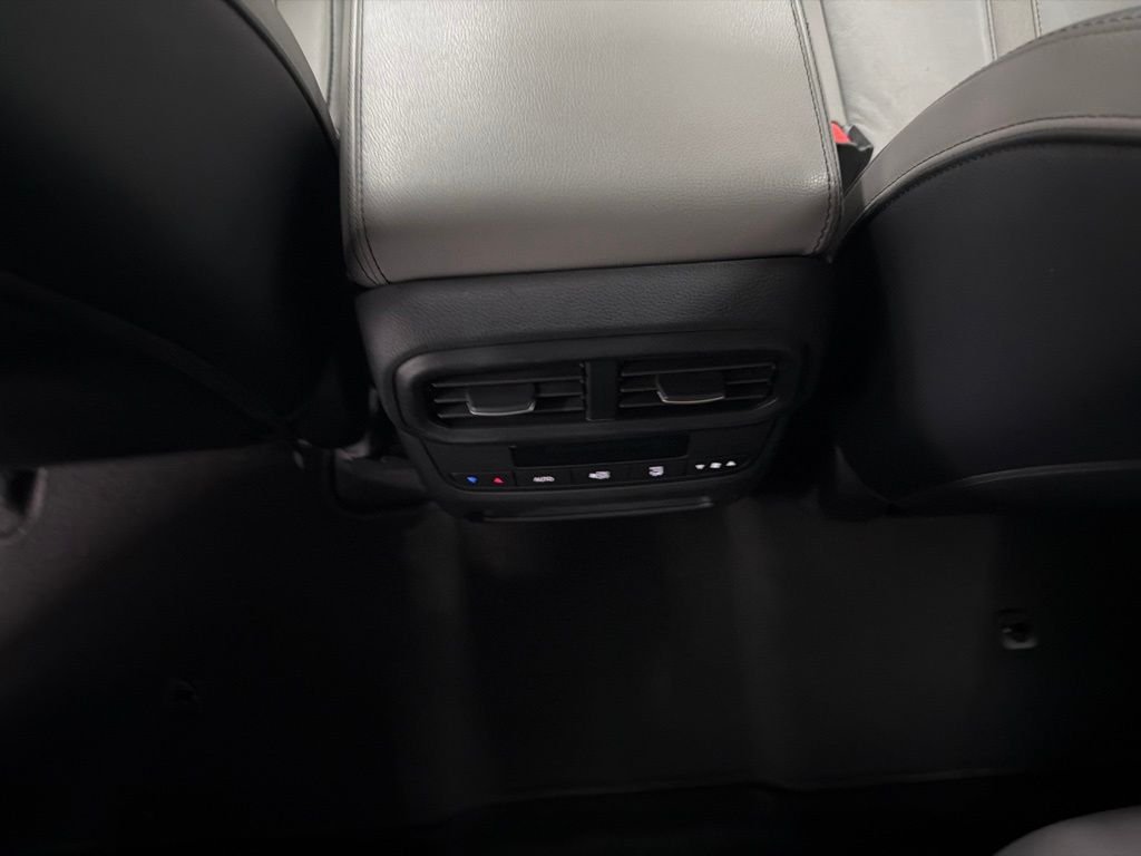 Used 2024 Silver Honda EX-L image 23