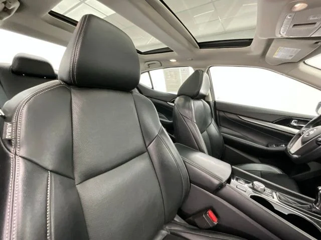 Used 2021 White Nissan 3.5 SL image 14