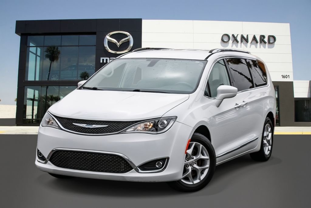 2018 Chrysler Pacifica Touring L's photo