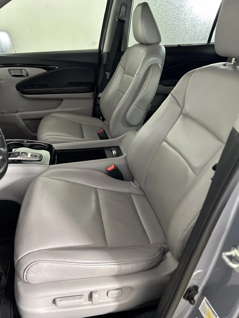 Used 2019 Silver Honda Touring image 11