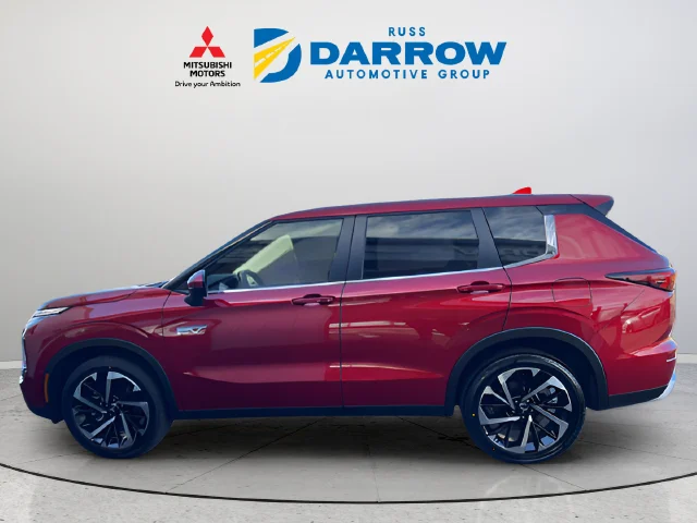 Used 2025 Red Mitsubishi SE image 2