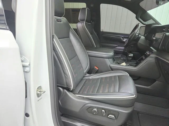 Used 2023 White GMC AT4X image 41