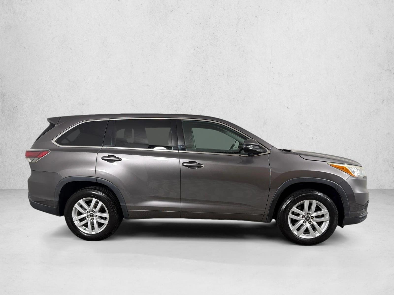 Used 2016 Predawn Gray Mica Toyota LE image 2