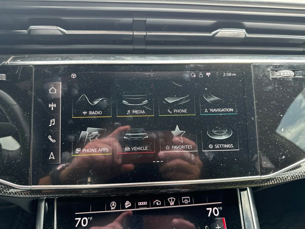 Used 2021 White Audi 4.0T Prestige image 9