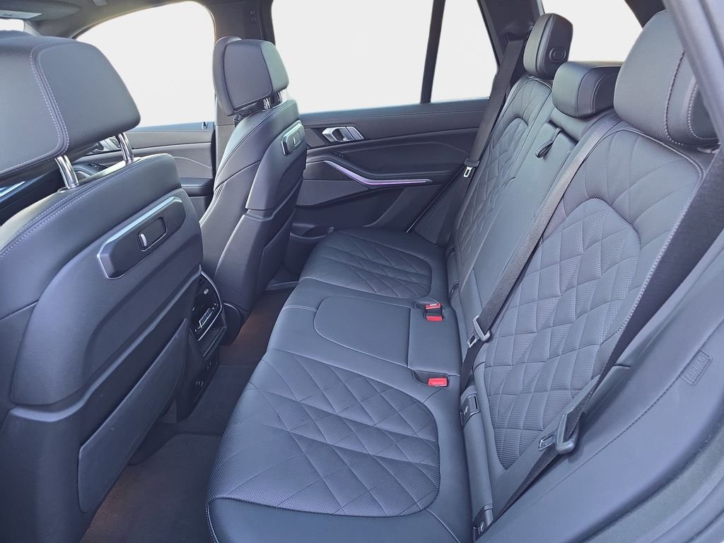 Used 2025 White BMW xDrive40i image 17