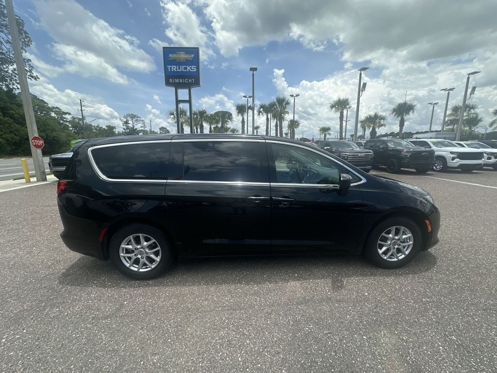 Used 2022 Black Chrysler LX image 17
