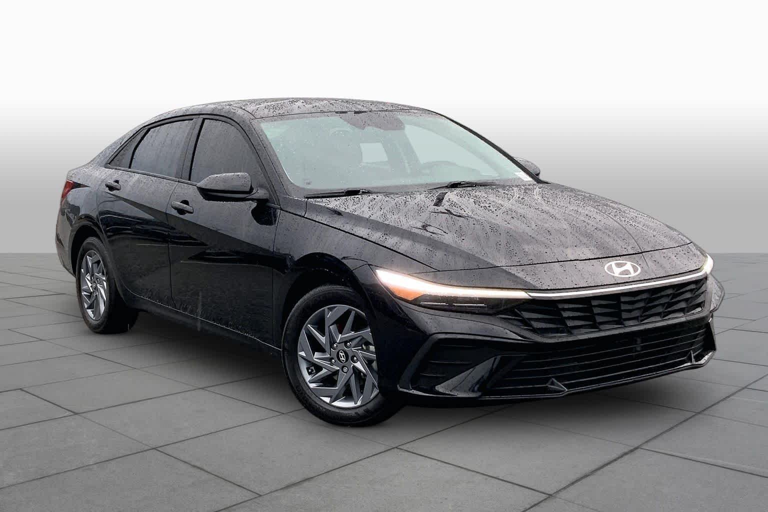 Used 2025 Abyss Black Hyundai Blue image 5