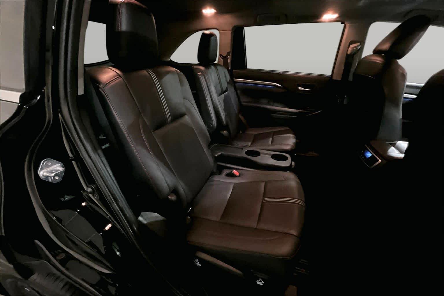 Used 2019 Midnight Black Metallic Toyota SE image 19