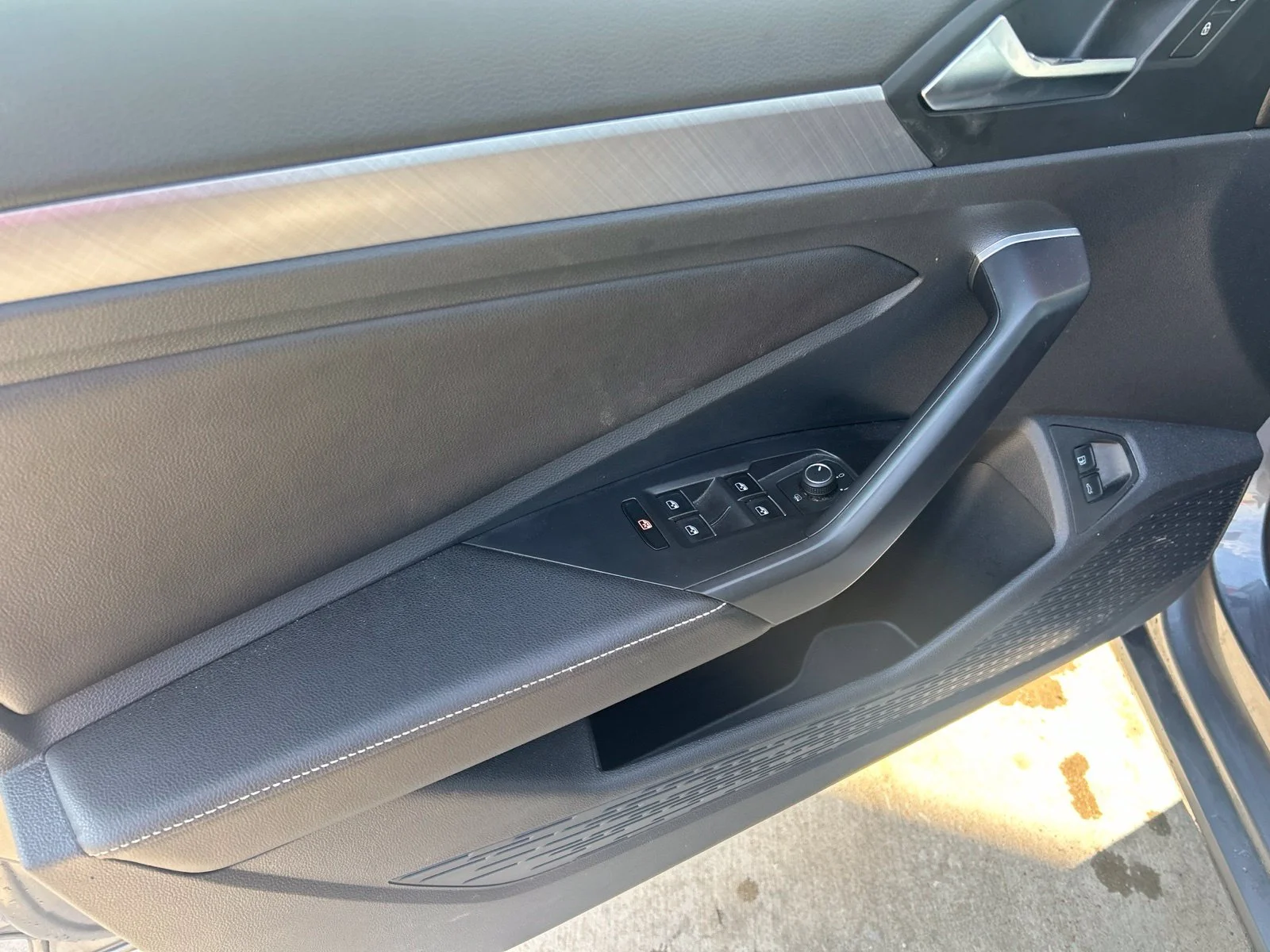 Used 2024 Gray Volkswagen 1.5T SE image 19