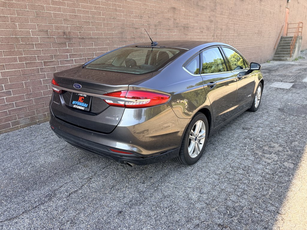 Used 2018 Magnetic Metallic Ford SE image 5