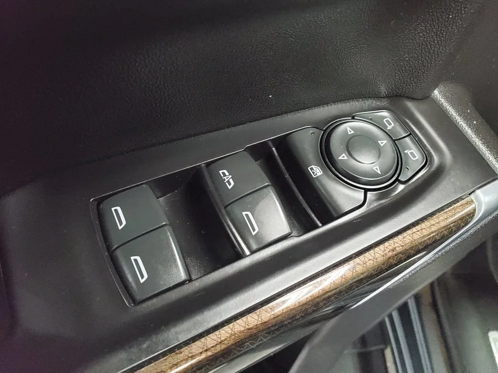 Used 2019 SHADOW GRAY METALLIC Chevrolet RST image 19
