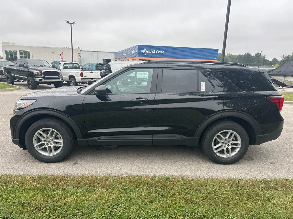 New 2027 Black Ford Active image 9