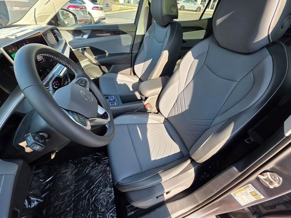 2026 Volkswagen Tiguan SE - Photo 11