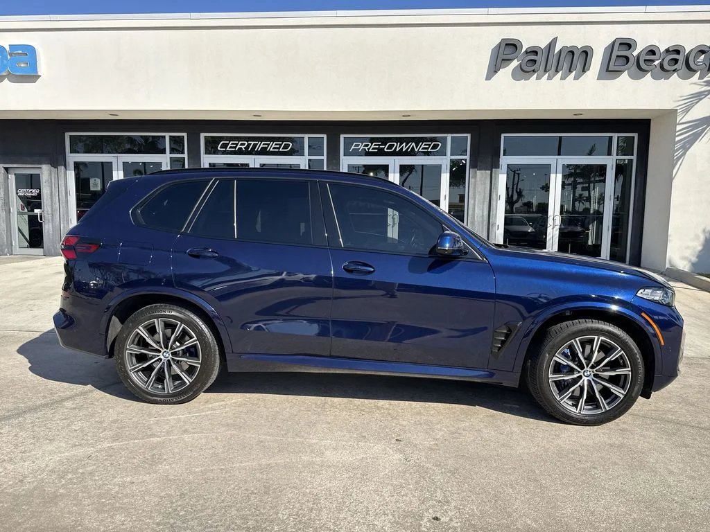 Used 2024 Blue BMW xDrive40i image 5