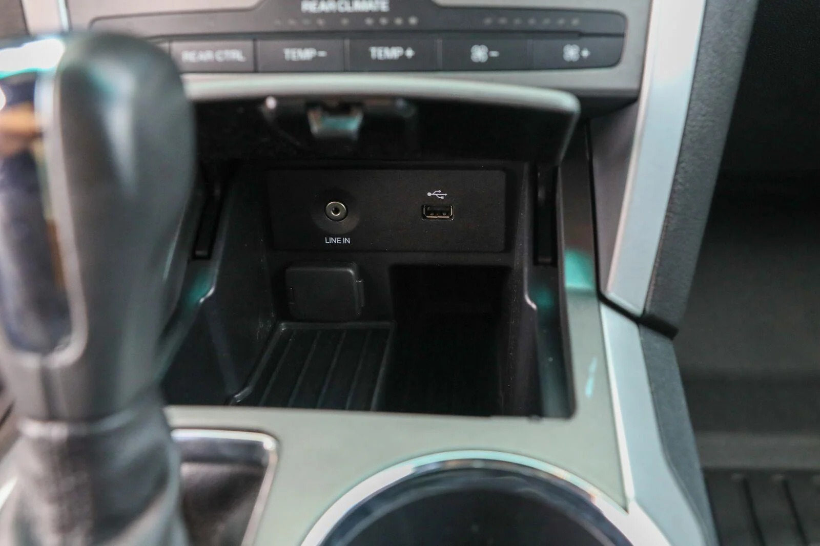 Used 2013 White Platinum Metallic Tri-Coat Ford XLT image 47