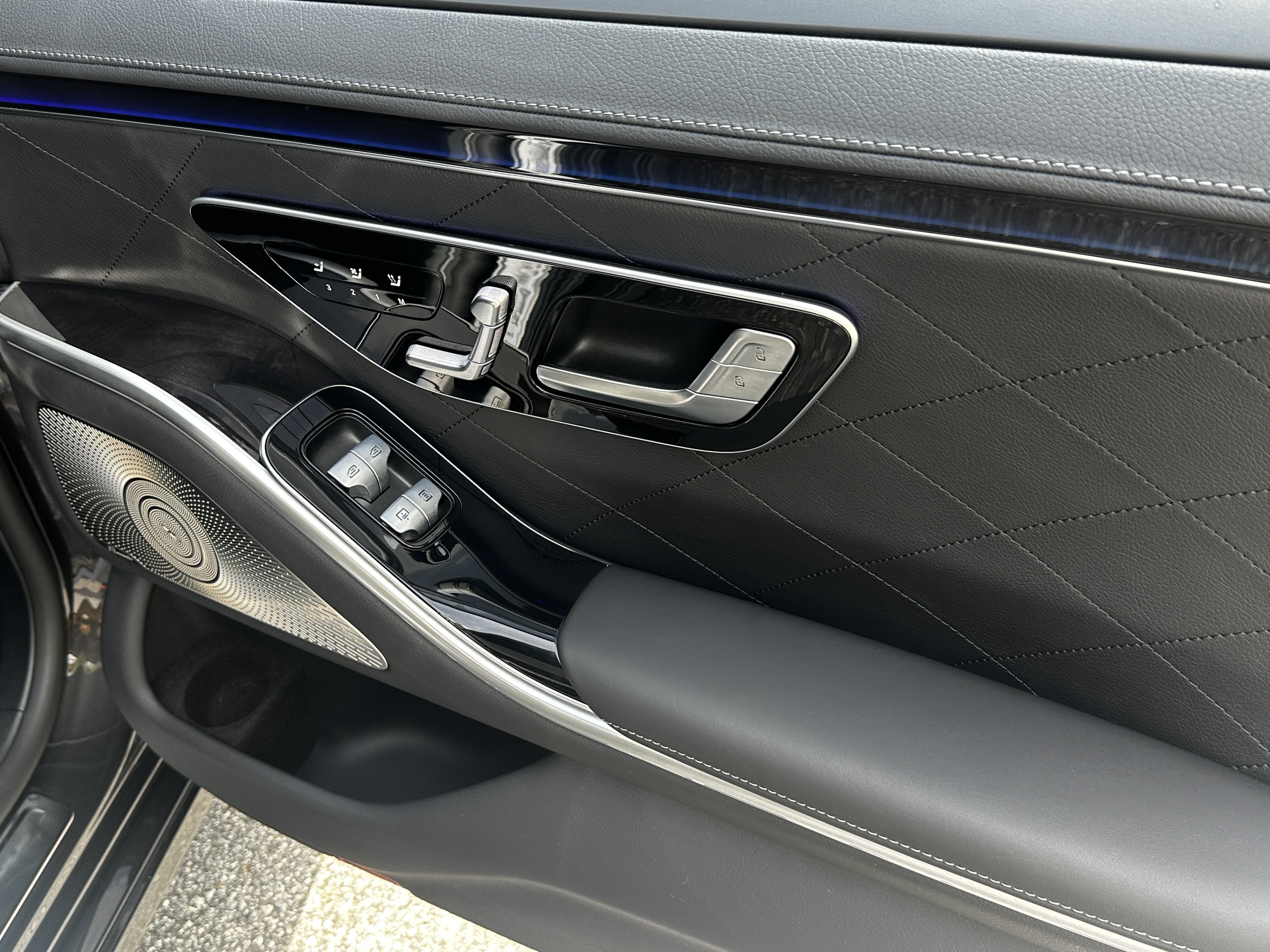 Certified Used 2023 Gray Mercedes-Benz S 580e image 19