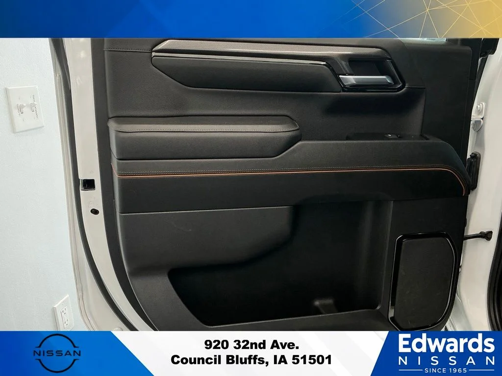 Used 2023 White GMC AT4 image 11