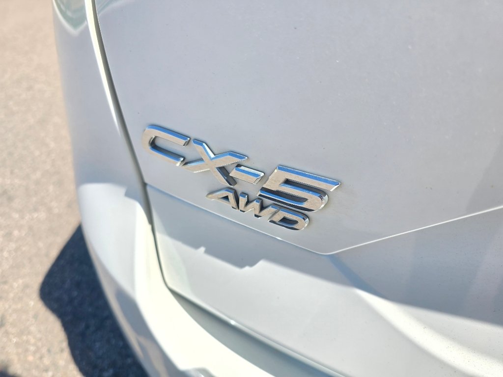 Used 2018 Snowflake White Pearl Mica Mazda Touring image 10