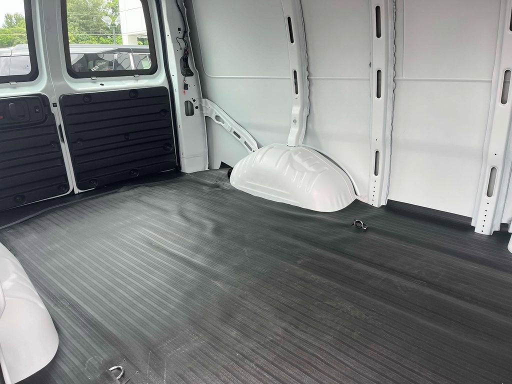2025 GMC Savana Cargo Work Van - Photo 18