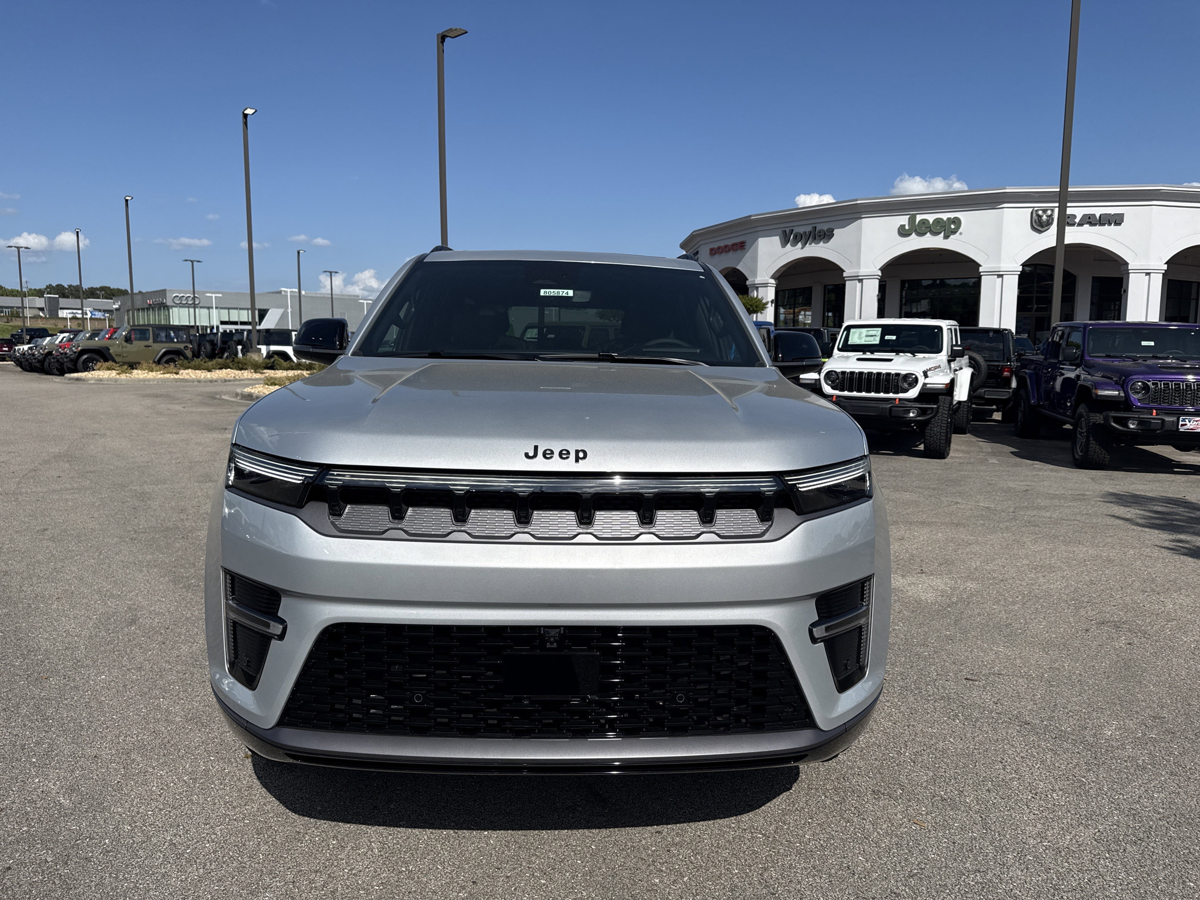New 2026 Silver-Zynith Exterior Paint Jeep Limited Reserve image 2