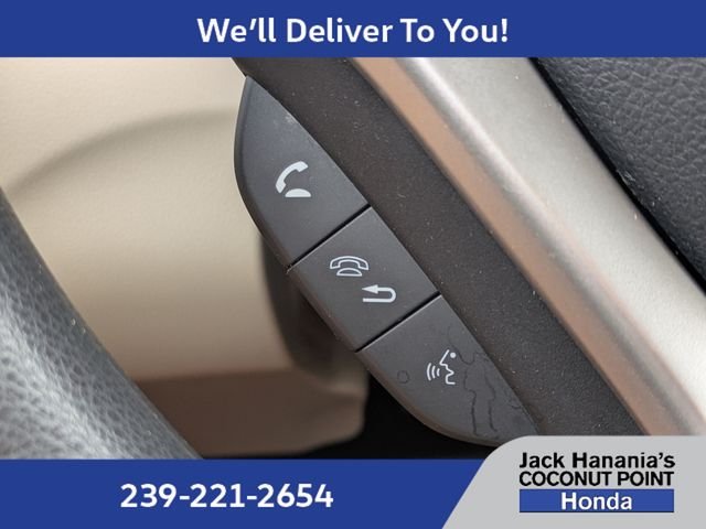Used 2015 White Honda SE image 27