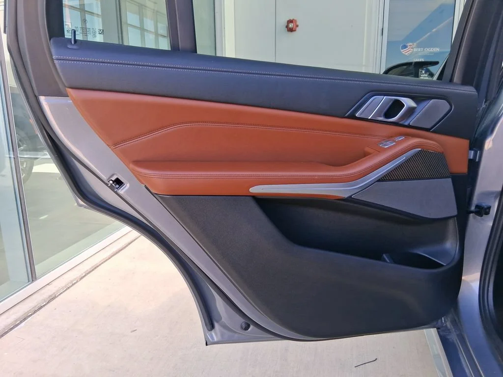 Used 2025 Gray BMW M60i image 25