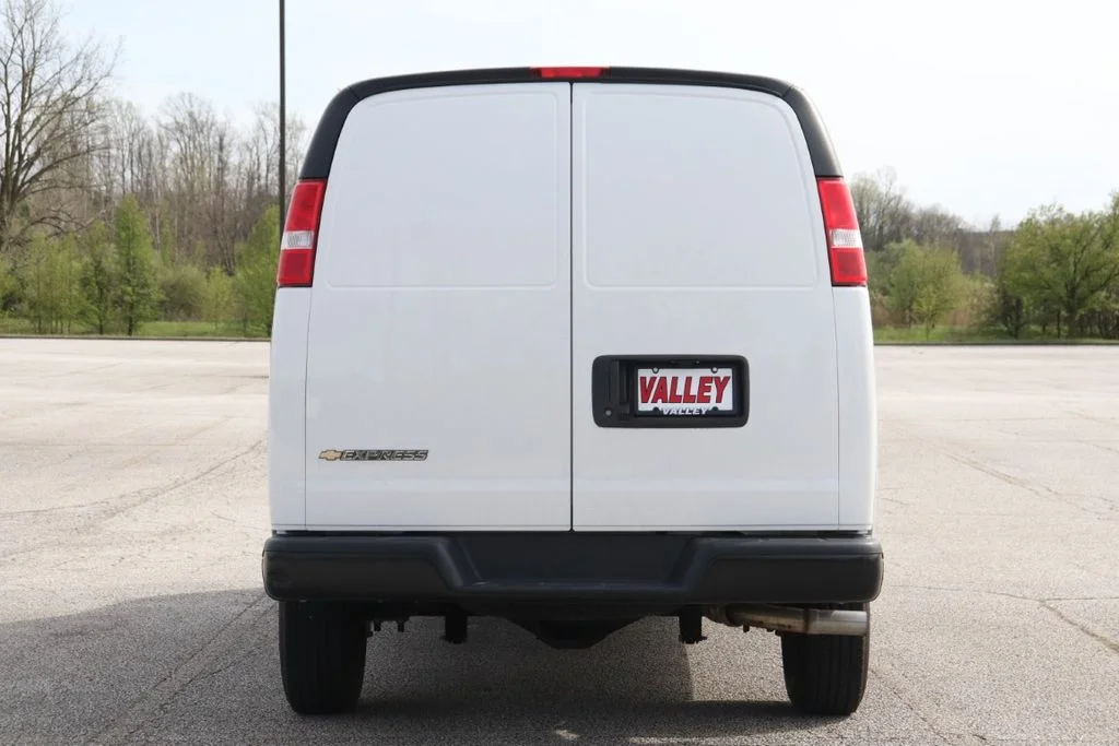 Used 2025 Summit White Chevrolet EXT image 8