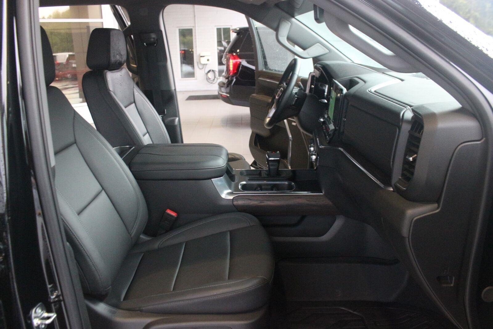 Used 2026 Onyx Black GMC SLT image 28