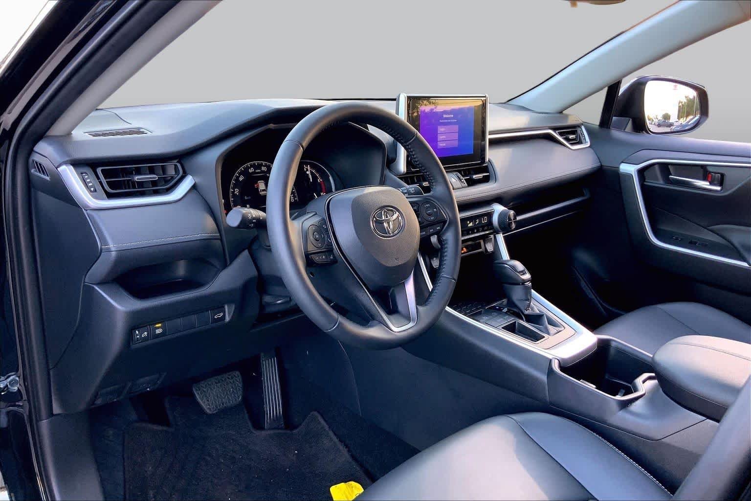 Used 2025 Midnight Black Metallic Toyota XLE Premium image 18