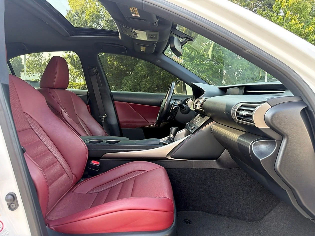 Used 2016  Lexus 350 image 31
