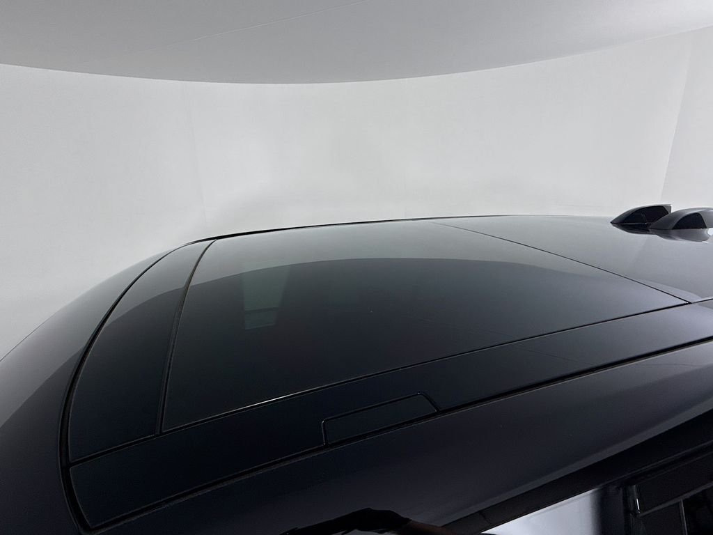 New 2025 Fuji White Land Rover SE image 23