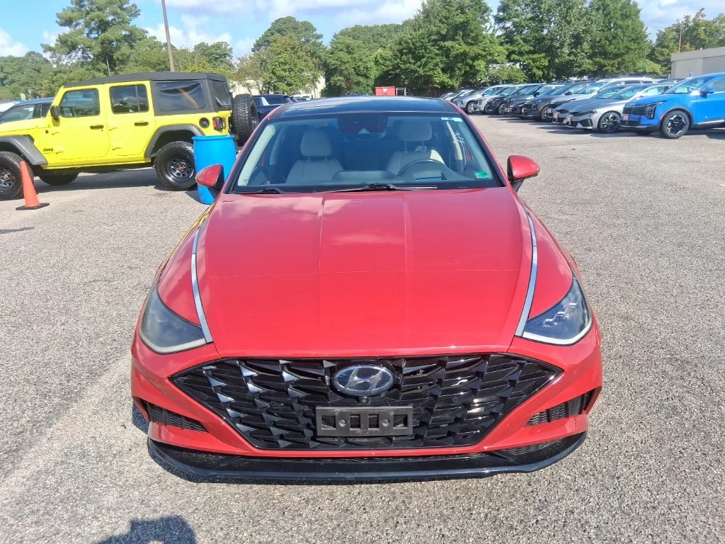 Used 2021 Red Hyundai Limited image 2