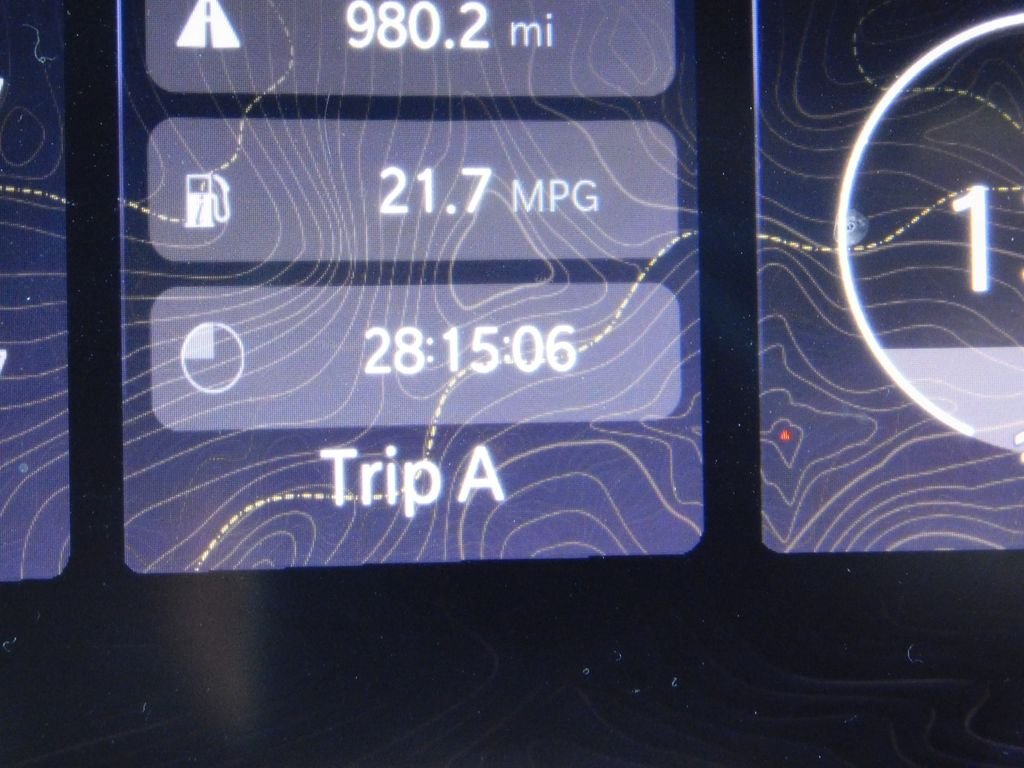 Used 2024 White Jeep Altitude image 33