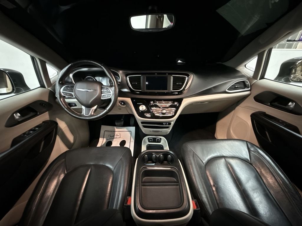 Used 2020 Crystal Metallic Chrysler Touring L image 19