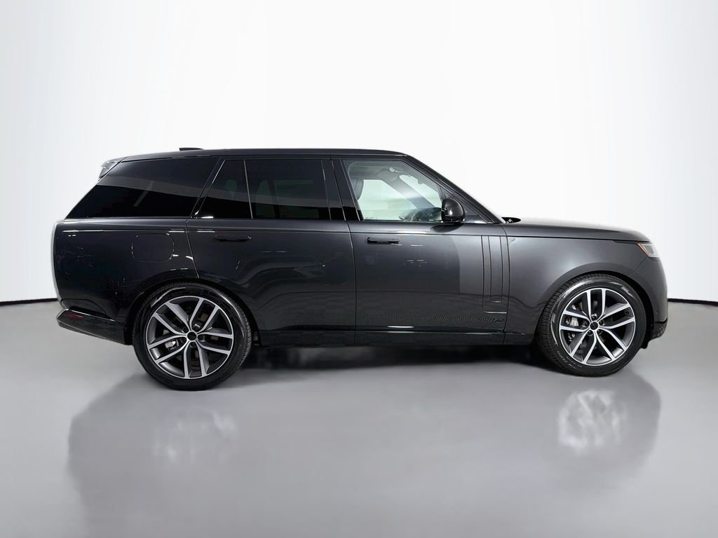 New 2026 Carpathian Grey Land Rover SE image 4