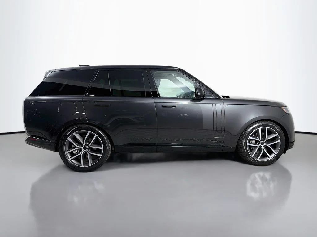 New 2026 Carpathian Grey Land Rover SE image 4
