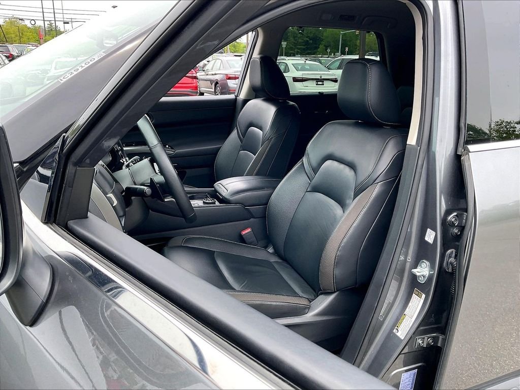 Used 2024 Gun Metallic/Super Black Nissan SL image 9