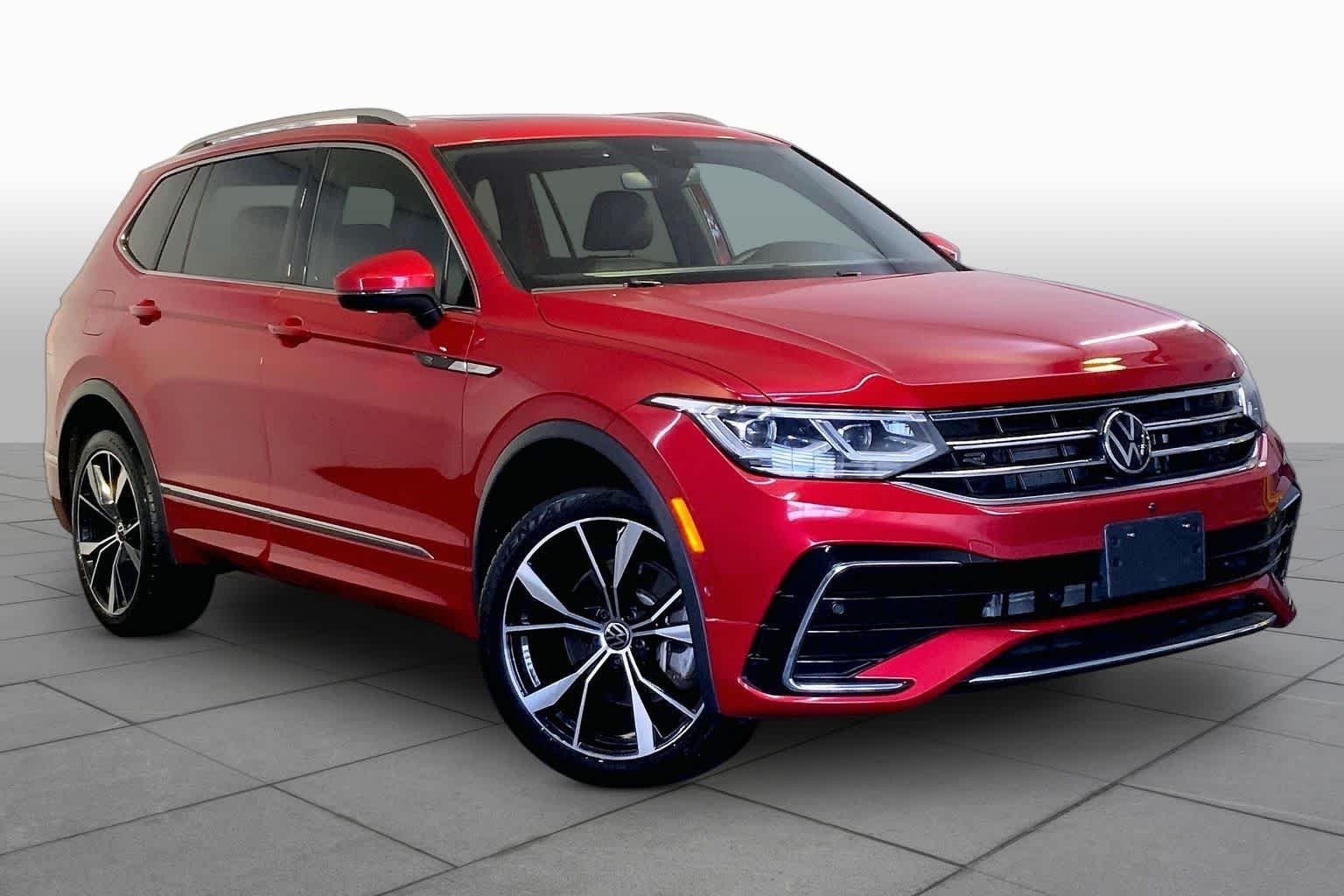Used 2024 Kings Red Metallic Volkswagen SEL R-Line image 3