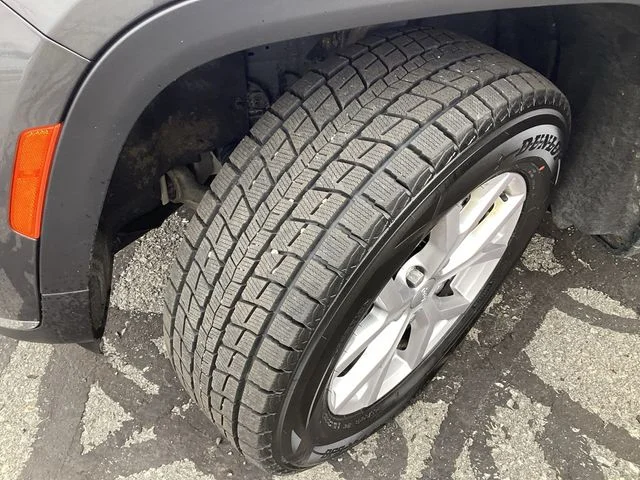 Used 2022 Gray Metallic Jeep Limited image 21