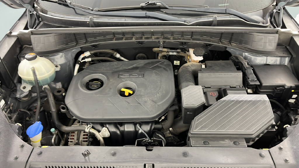 Used 2016 Grey Hyundai SE image 33