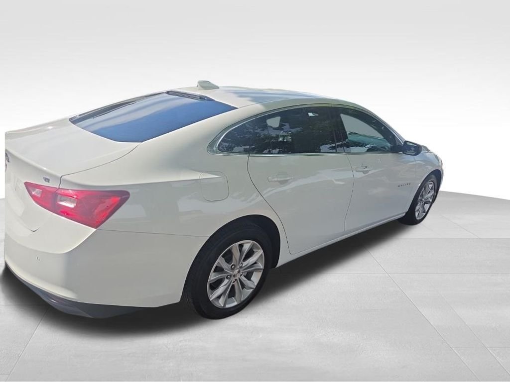 Used 2025 White Chevrolet LT image 3