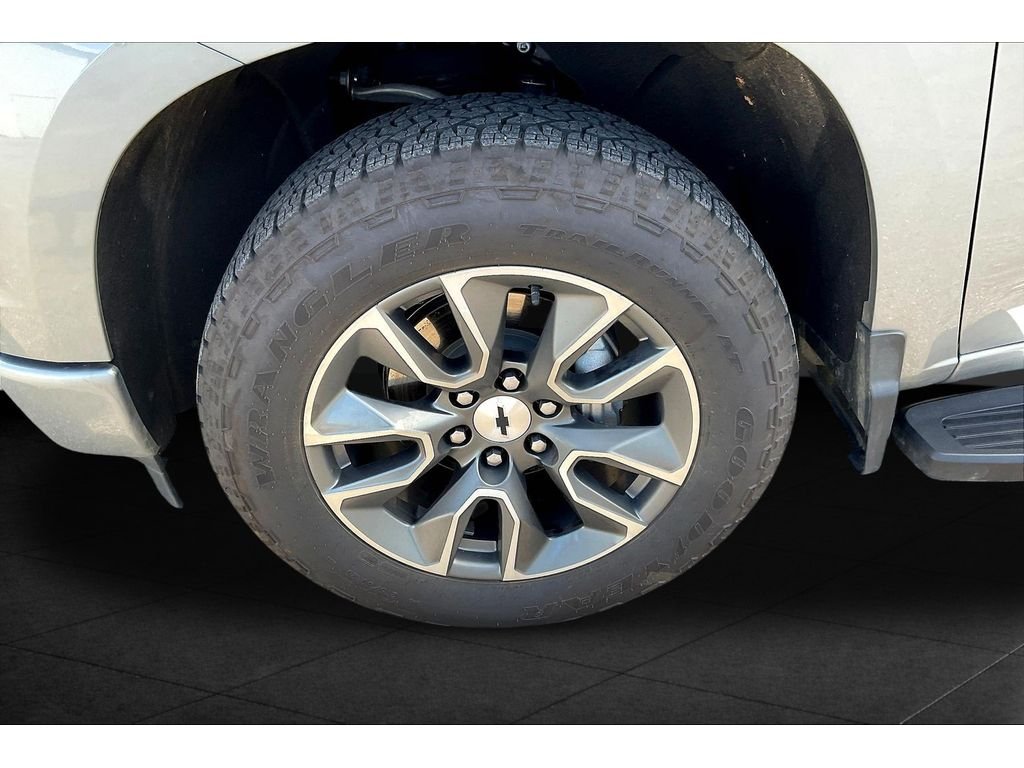 Used 2025 Sterling Gray Metallic Chevrolet RST image 7