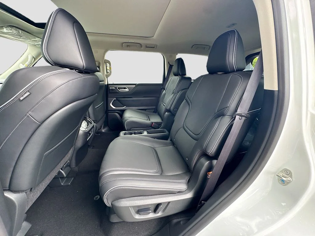 New 2026 RADIANT WHITE INFINITI Luxe 4WD image 26