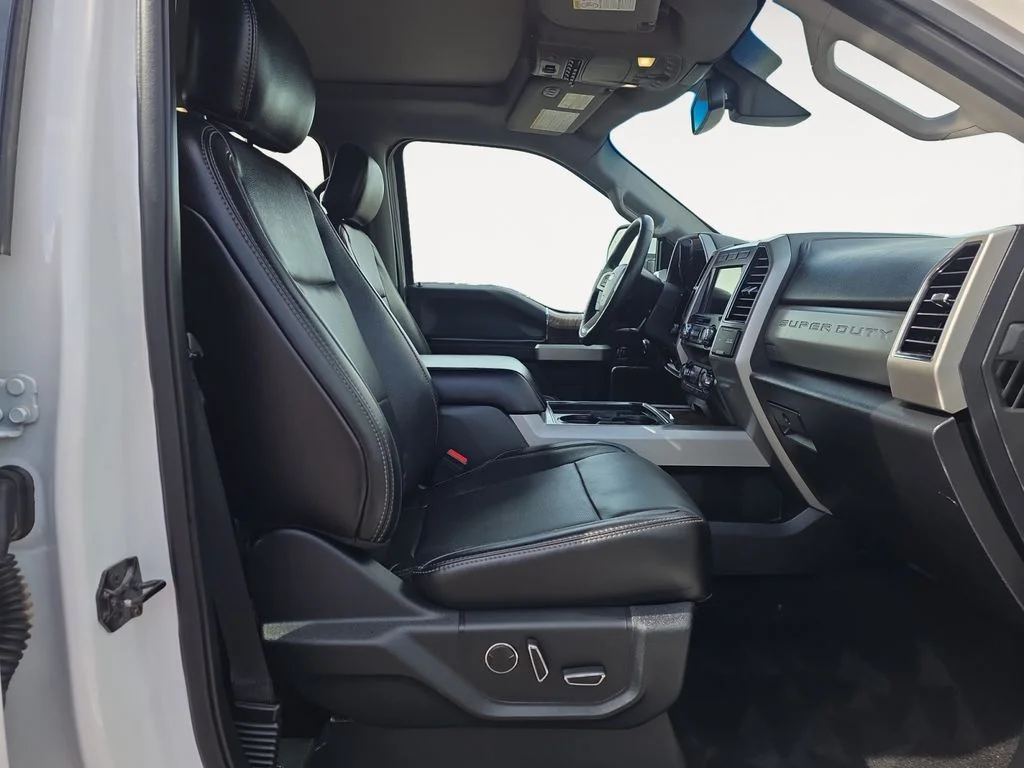 Used 2019 White Platinum Tri-Coat Metallic Ford LARIAT image 10