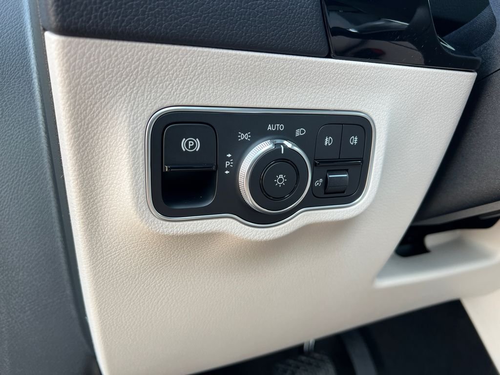 New 2026 Polar White Mercedes-Benz GLA 250 image 14