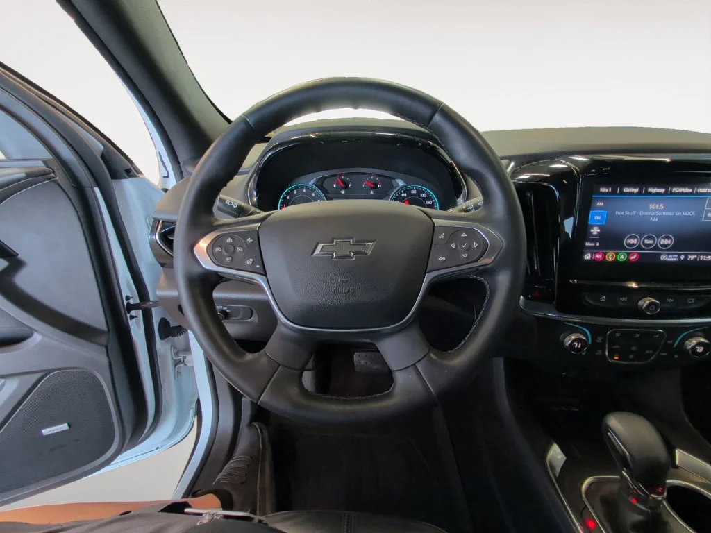 Used 2023 SUMMIT WHITE Chevrolet RS image 13