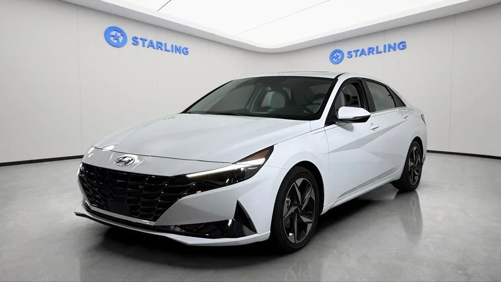 Used 2022 White Hyundai Limited image 2
