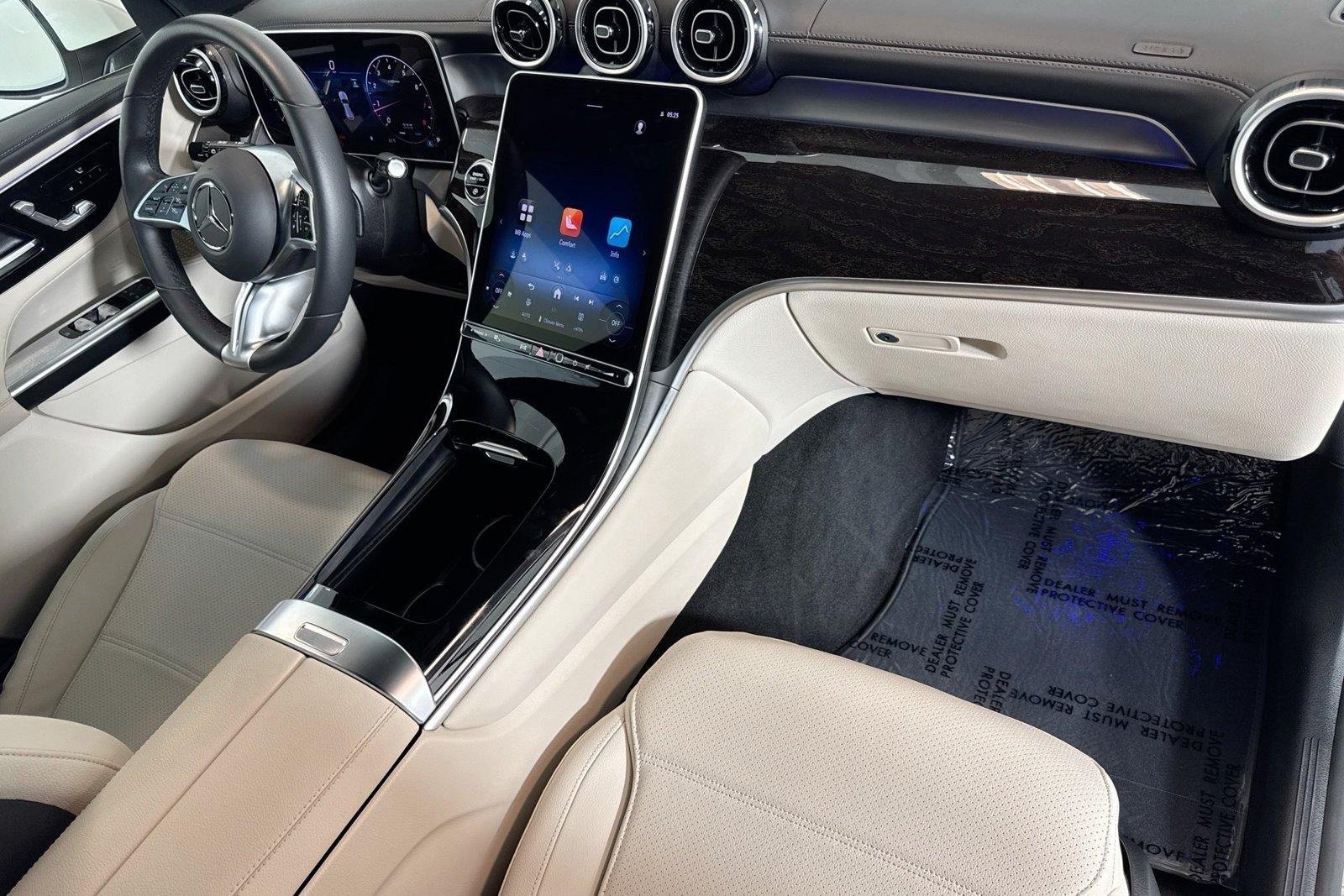 Used 2025 Polar White Mercedes-Benz GLC 300 image 27